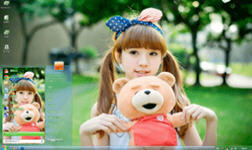 抱着娃娃的清纯美少女win7主题