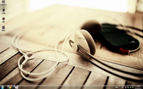 桌上的耳机电脑主题